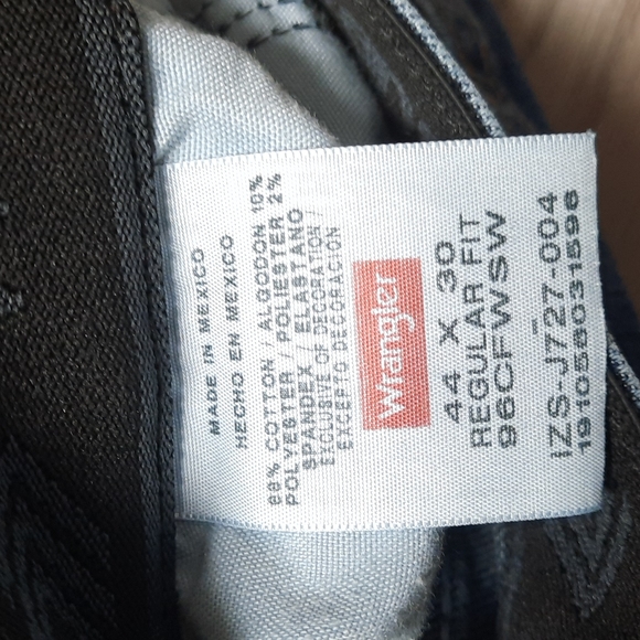 Wrangler Men's regular fit jeans size 44x30 - Picture 3 of 6